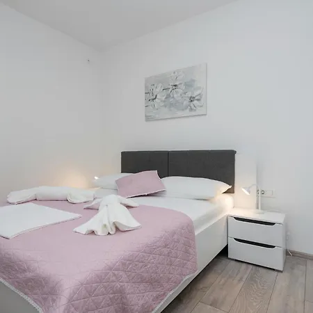 2 Bedroom Gorgeous In Podaca